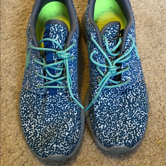 Nike roshe run 7.5 (made custom with Nike ID) - Picture 2 of 4